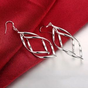 **NEW** silver plated interwoven loop earrings